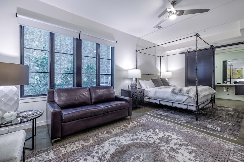 121 Hotel by AvantStay – Modern Comfort in Nashville's West End property views in Nashville, TN — gallery photo 3