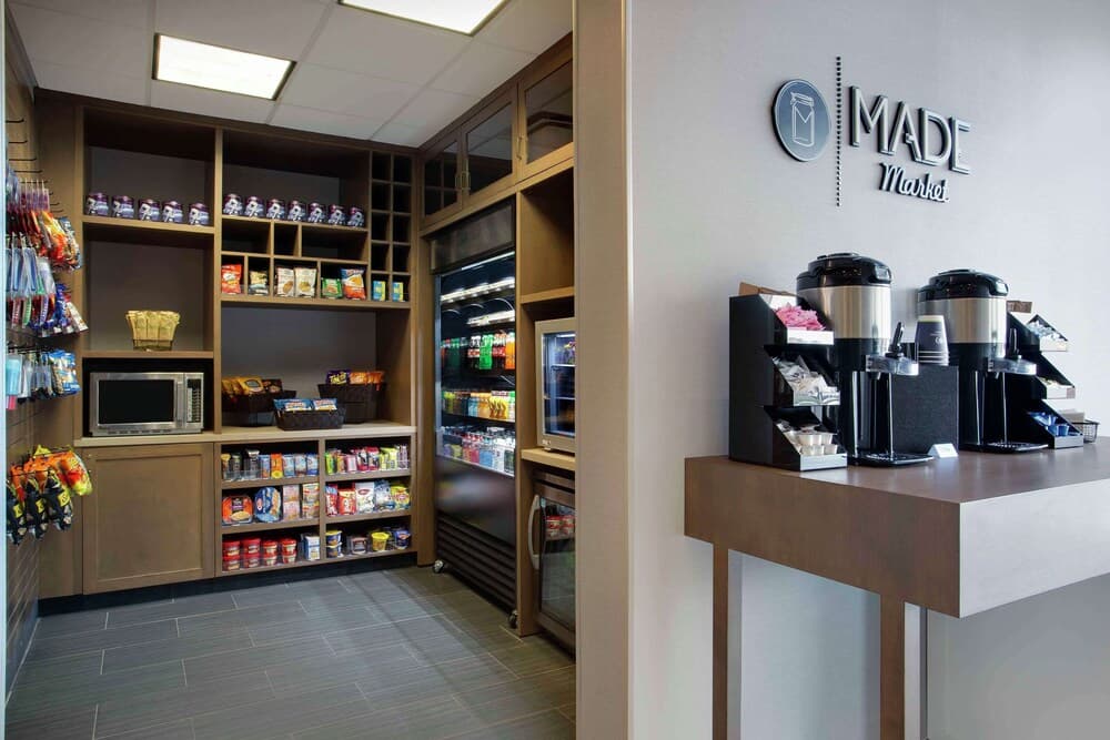 DoubleTree by Hilton Chicago Midway Airport property views in Chicago, IL — gallery photo 3