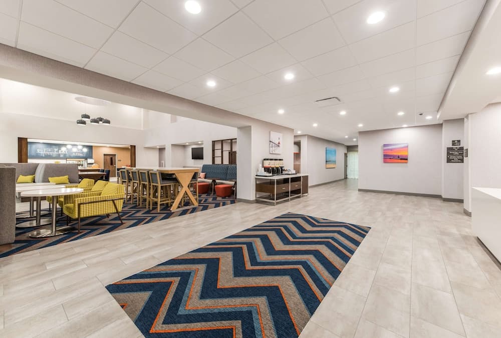 Hampton Inn & Suites Benton Harbor interior in Benton Harbor, MI — gallery photo 2