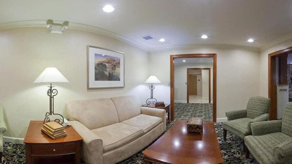 Comfort Inn & Suites Savannah Airport interior in Savannah, GA — gallery photo 2