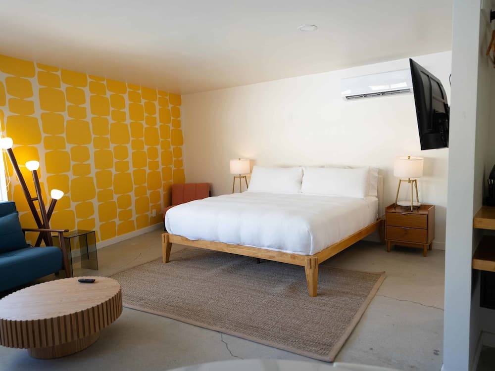 Superior Room, 1 King Bed With Sofa Bed, Kitchen, Pool View featured exterior or lobby in Palm Springs, CA — similar hotel