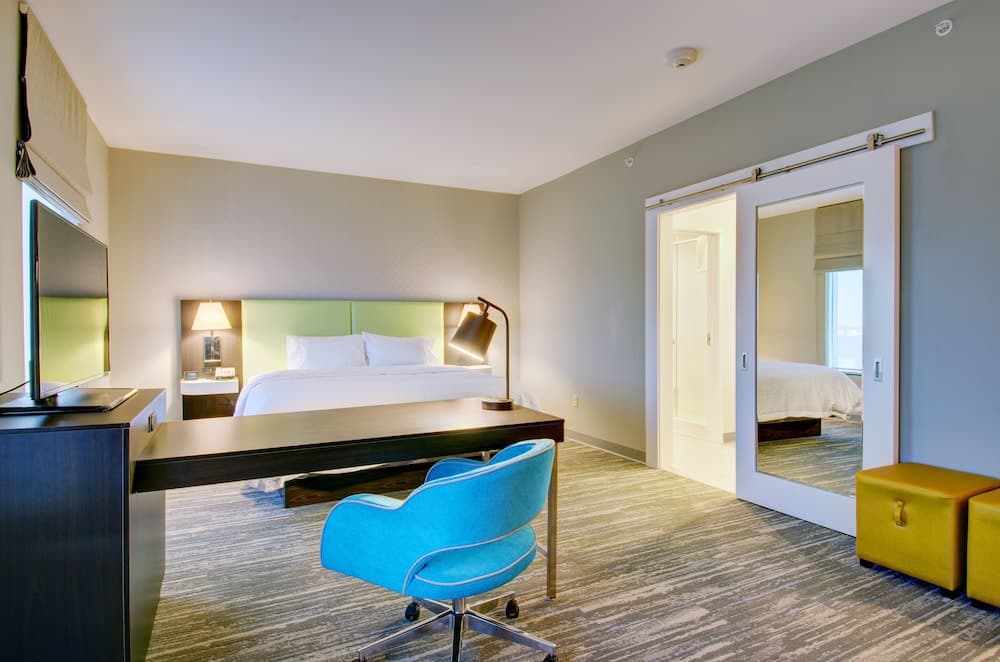 Hampton Inn & Suites Boston/Stoughton gallery photo in Stoughton — image 5