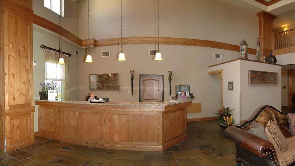 The Inn at Cross Keys Station interior in Madras, OR — gallery photo 2