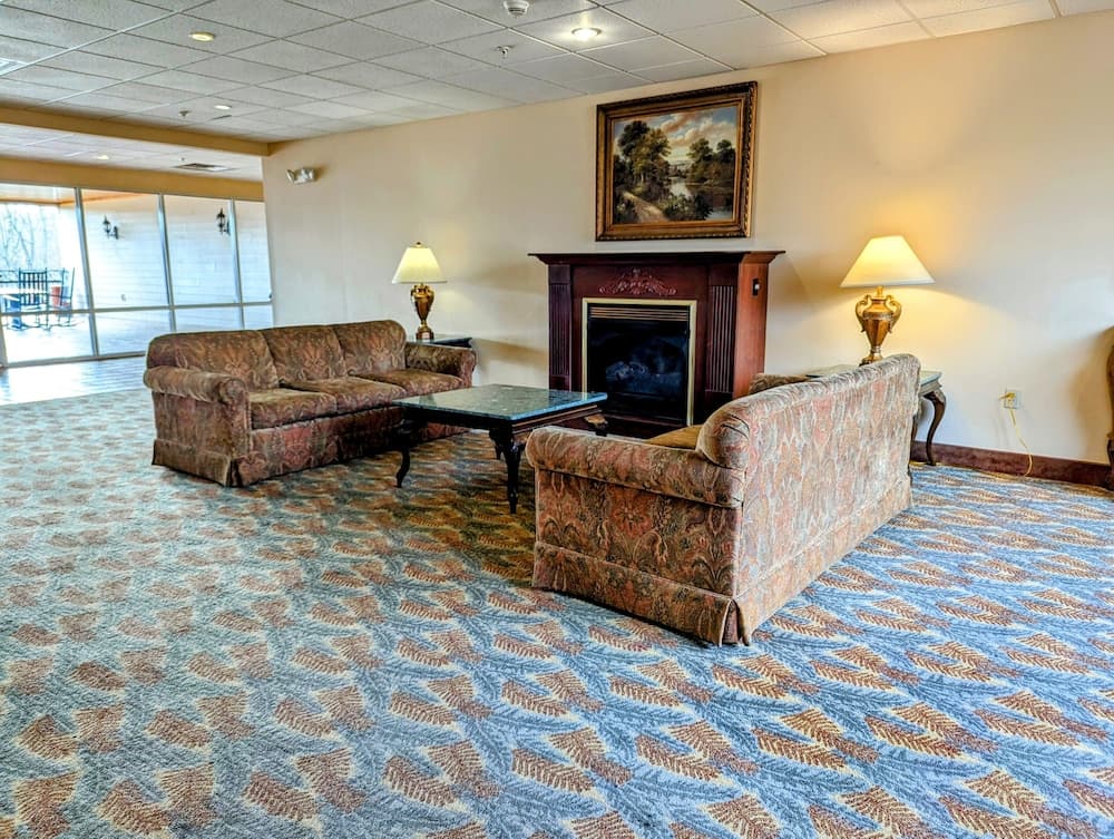 The Willowbrook Golf Hotel At Split Rock interior in Lake Harmony — gallery photo 2