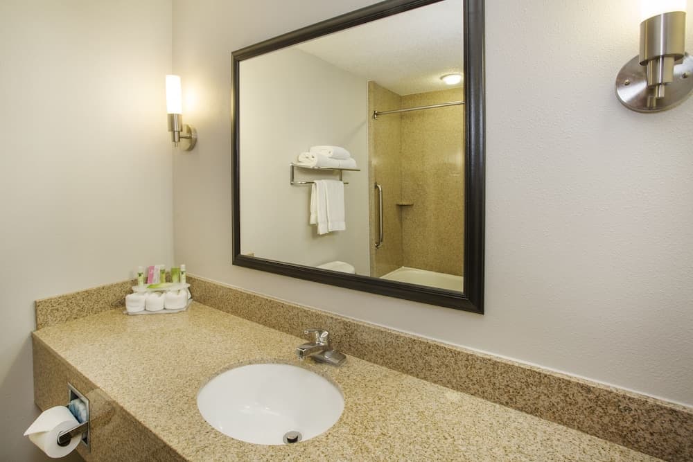 Kalamazoo Hotel and Suites gallery photo in Kalamazoo, MI — image 17