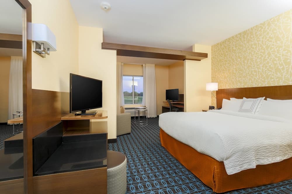 Fairfield Inn & Suites Pleasanton property views in Pleasanton, TX — gallery photo 3