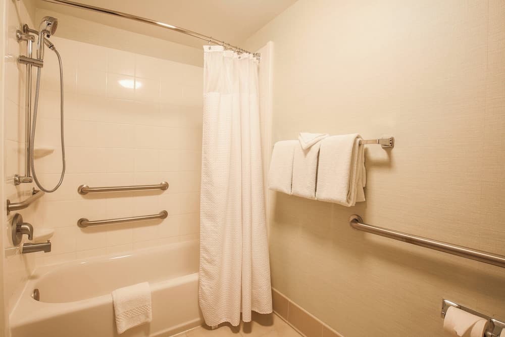 Courtyard Flint by Marriott gallery photo in Flint, MI — image 28