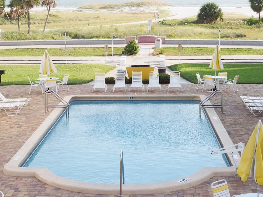Sands of Treasure Island interior in Treasure Island, FL — gallery photo 2