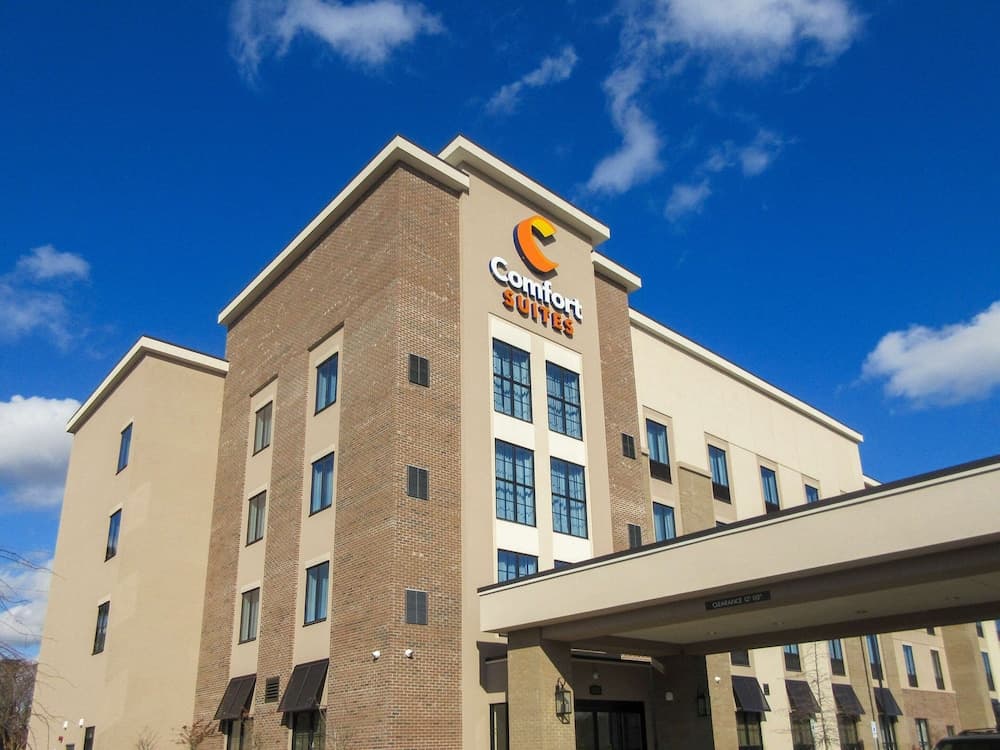 Comfort Suites Summerville featured exterior or lobby in Summerville, SC — similar hotel