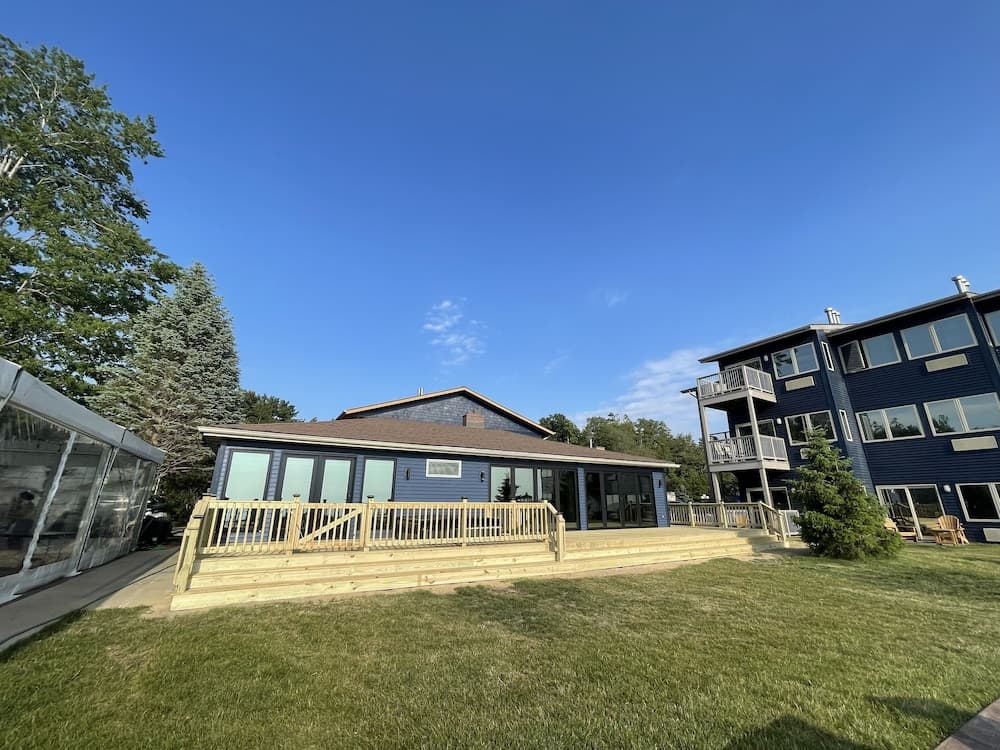 Lake Bluff Inn and Suites featured exterior or lobby in South Haven, MI — similar hotel