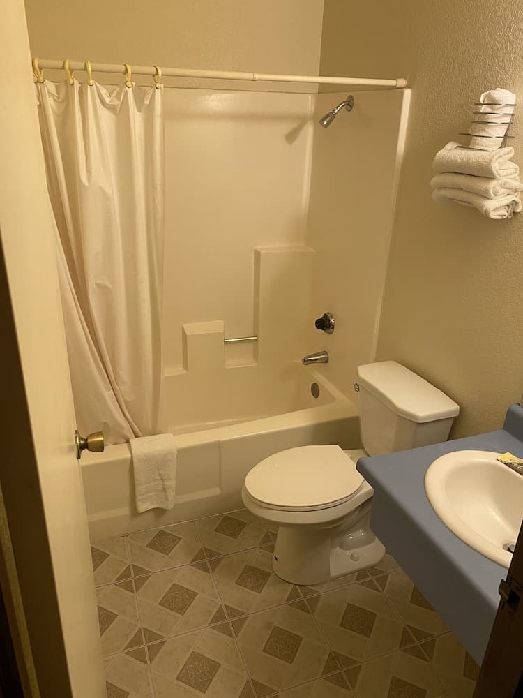Circle Inn Motel gallery photo in Jurupa Valley, CA — image 17