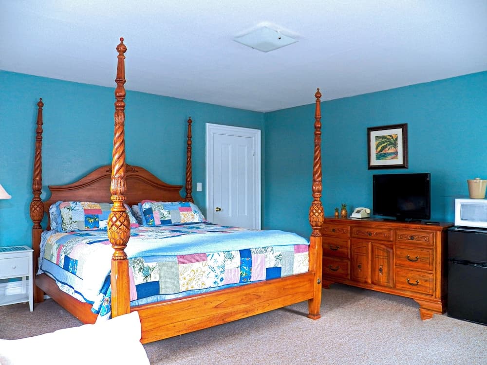 Coast Village Inn & Cottages property views in Wells — gallery photo 3