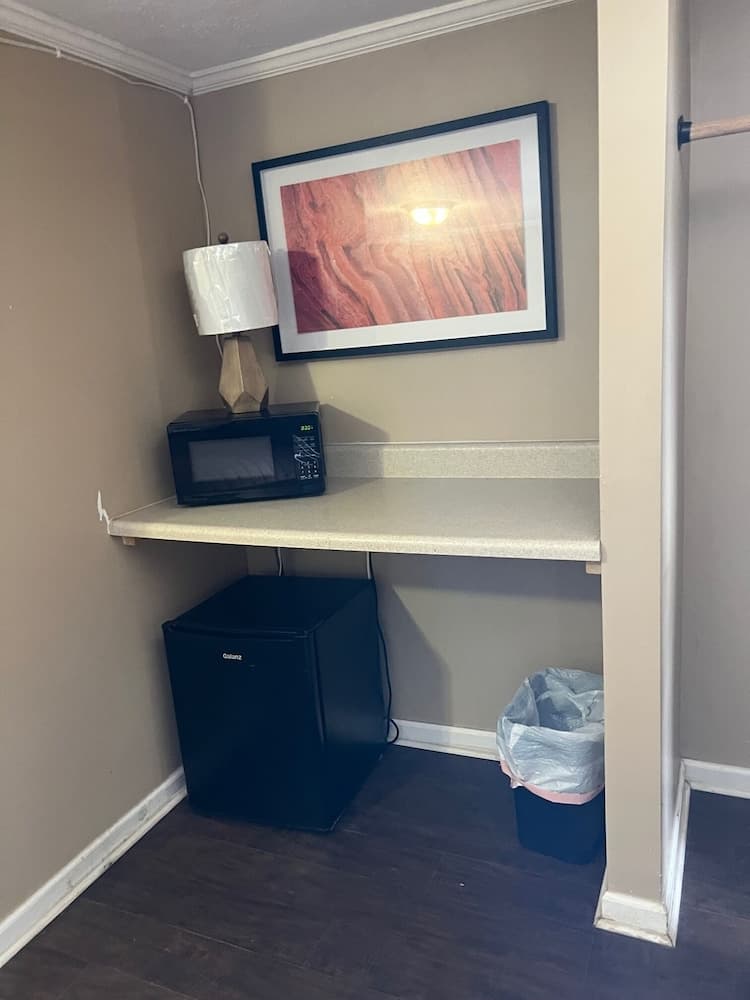 The Travelers Inn property views in Jacksonville, NC — gallery photo 3