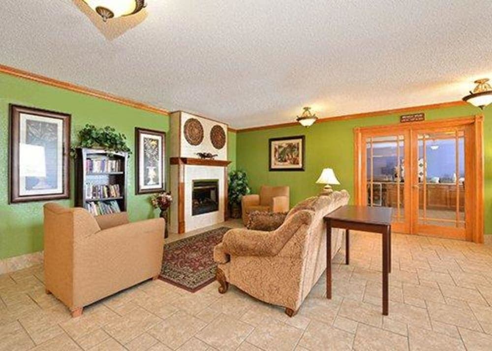 Quality Inn & Suites Grinnell near University property views in Grinnell, IA — gallery photo 3
