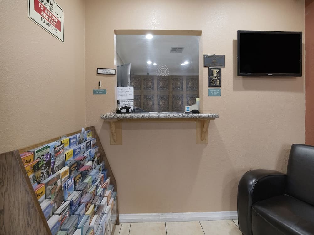 Hotel Avenida Victorville I 15 interior in Victorville, CA — gallery photo 2