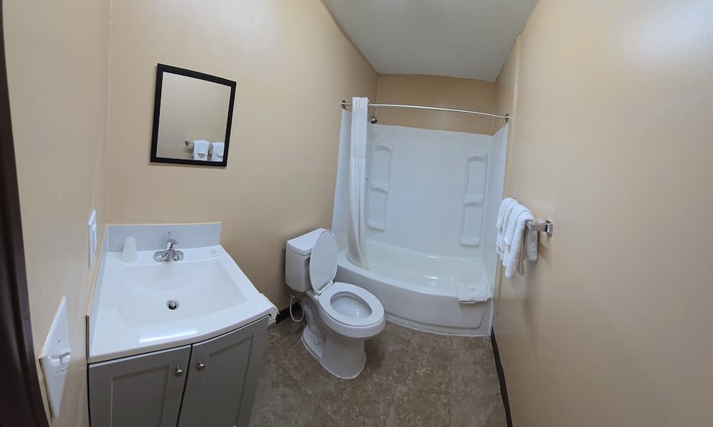 Candle Light Motel interior in Ozark, AL — gallery photo 2