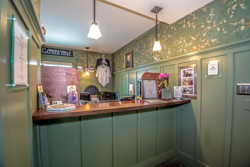 Cranmore Inn interior in North Conway, NH — gallery photo 2
