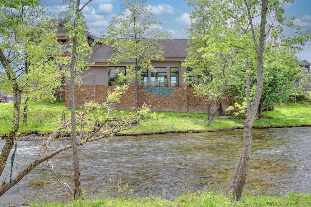 Accommodation By Willow Brook Lodge featured exterior or lobby in Pigeon Forge, TN — similar hotel