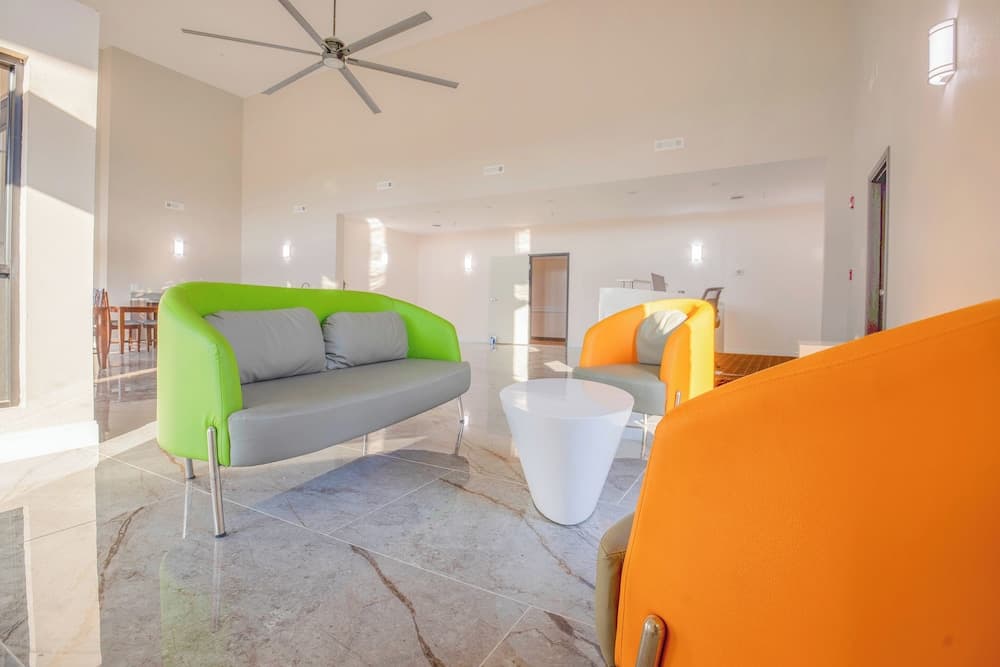 OYO Hotel Adairsville Calhoun South I-75 interior in Adairsville, GA — gallery photo 2