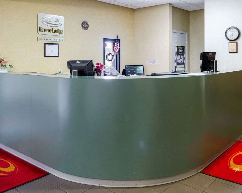 Econo Lodge Yazoo City interior in Yazoo City, MS — gallery photo 2