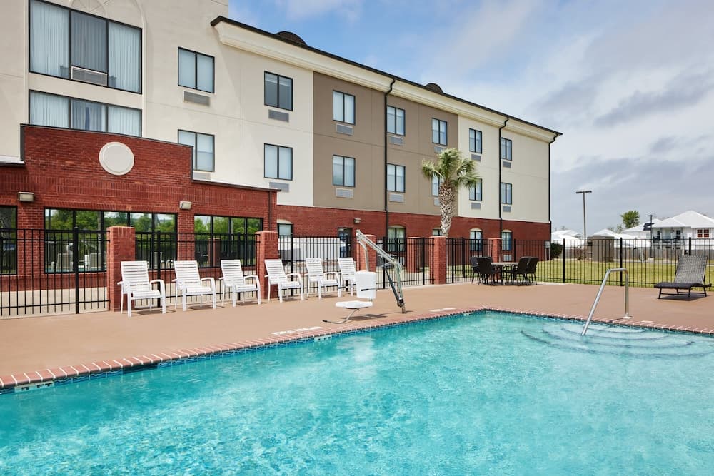 Holiday Inn Express Hotel & Suites Panama City-Tyndall by IHG gallery photo in Panama City, FL — image 5