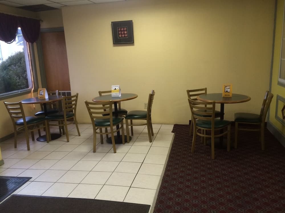 Econo Lodge Reading Airport gallery photo in Reading, PA — image 32