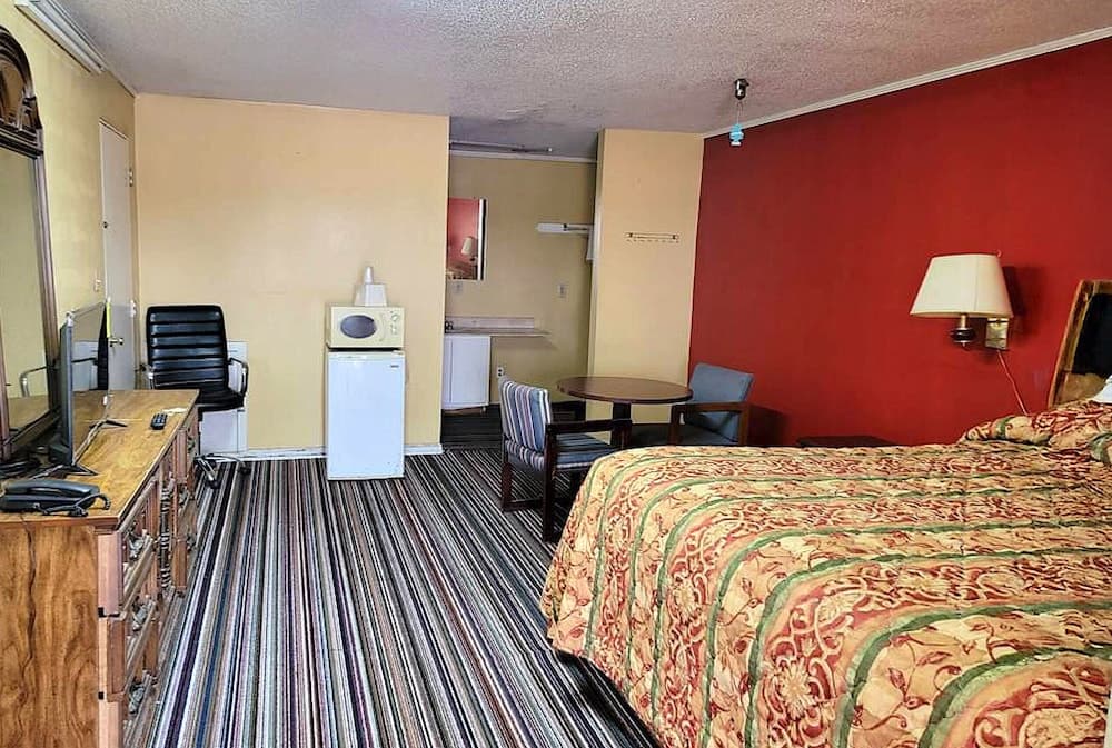 Economy Hotel Dublin property views in East Dublin, GA — gallery photo 3