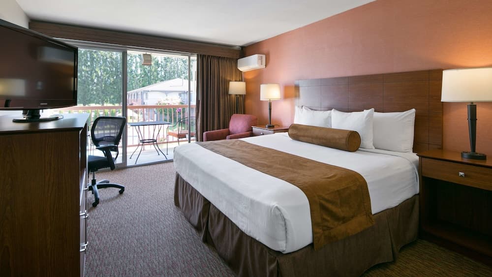 Clarion Pointe Mount Vernon - Burlington interior in Mount Vernon, WA — gallery photo 2