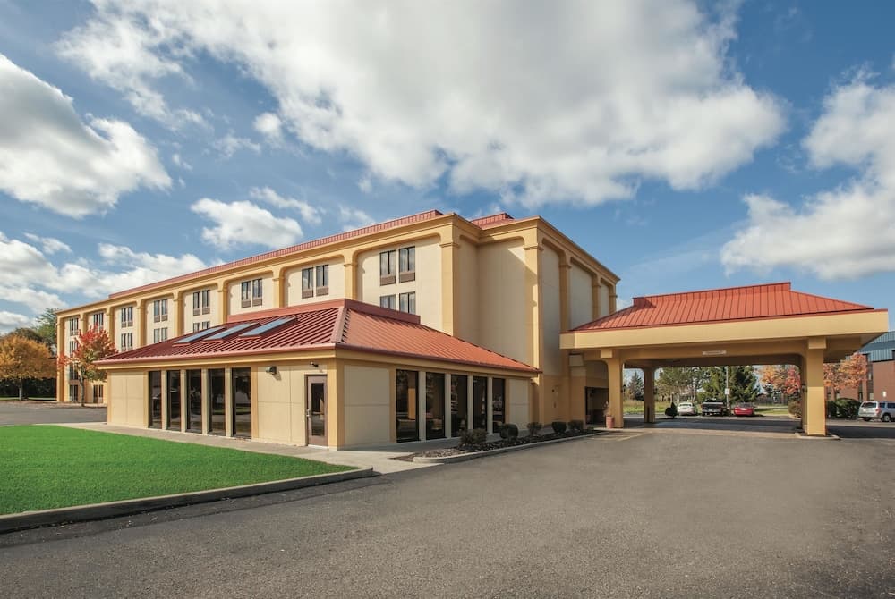 Townhouse Near Hall Of Fame Canton I 77 — hotel in Canton, Ohio