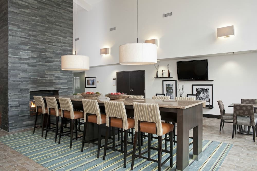 Hampton Inn & Suites Chicago/Lincolnshire interior in Lincolnshire, IL — gallery photo 2