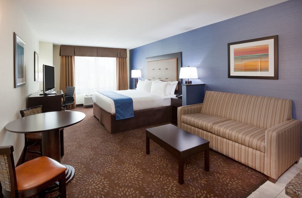 Holiday Inn Express & Suites Davenport by IHG gallery photo in Davenport, IA — image 36