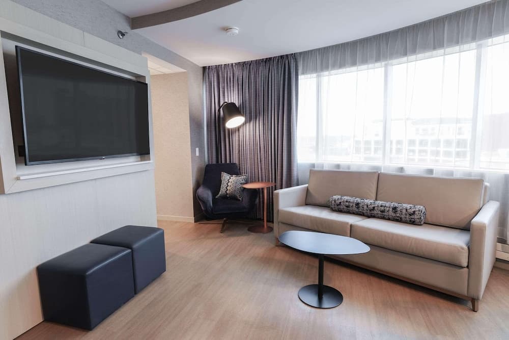 Radisson Plaza Hotel at Kalamazoo Center gallery photo in Kalamazoo, MI — image 12