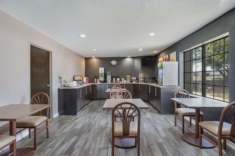 Quality Inn Lees Summit - Kansas City gallery photo in Lee's Summit, MO — image 36