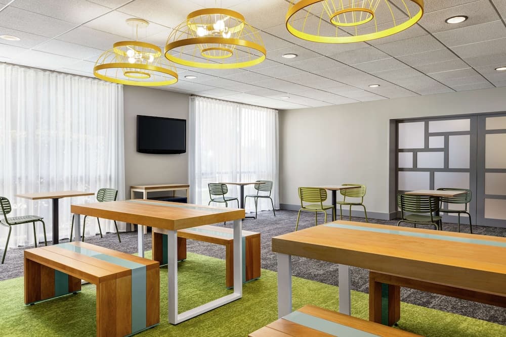 Spark by Hilton Germantown Washington DC North interior in Germantown, MD — gallery photo 2