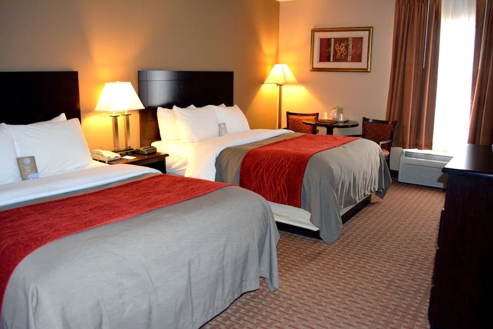 Quality Inn I-70 Near Kansas Speedway interior in Kansas City, KS — gallery photo 2