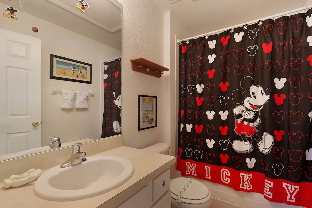 Dream Escape by VillaDirect property views in Kissimmee, FL — gallery photo 3