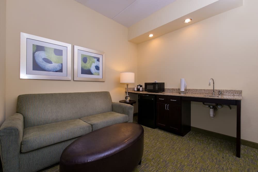 Holiday Inn Express Hotel and Suites Scranton by IHG interior in Scranton, PA — gallery photo 2
