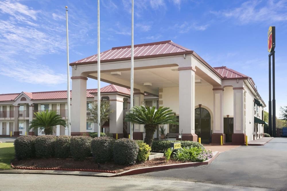 Staywell Suites featured exterior or lobby in Baton Rouge, LA — similar hotel