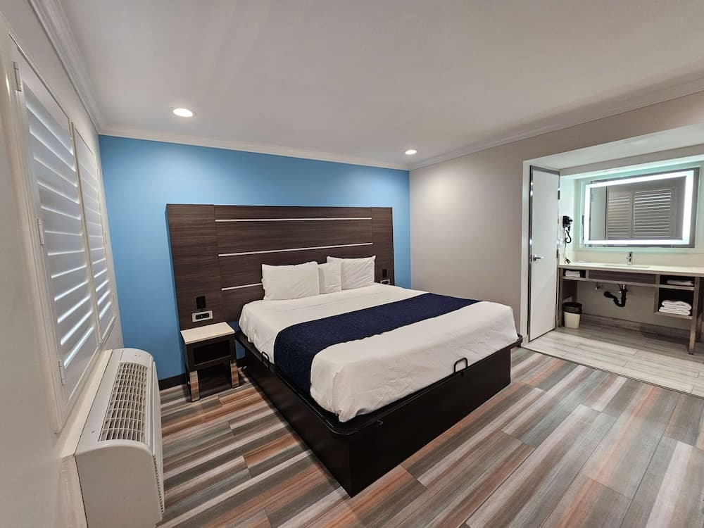 Travelodge by Wyndham Fullerton Near Anaheim gallery photo in Fullerton, CA — image 8