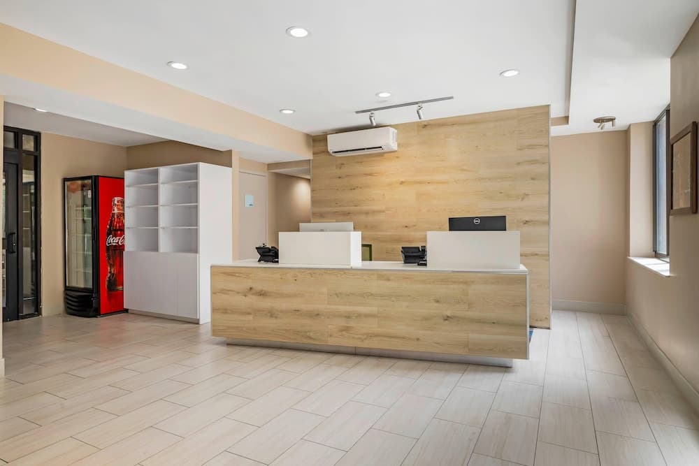 Country Inn & Suites by Radisson, Staten Island gallery photo in Staten Island, NY — image 12