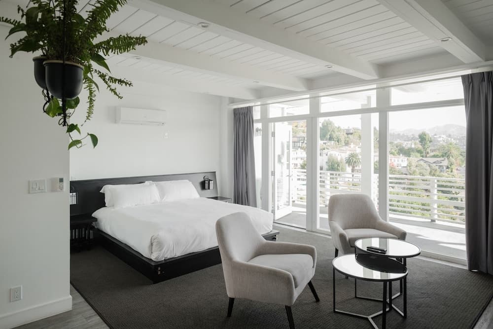 Hollywood Hills Hotel property views in Los Angeles, CA — gallery photo 3