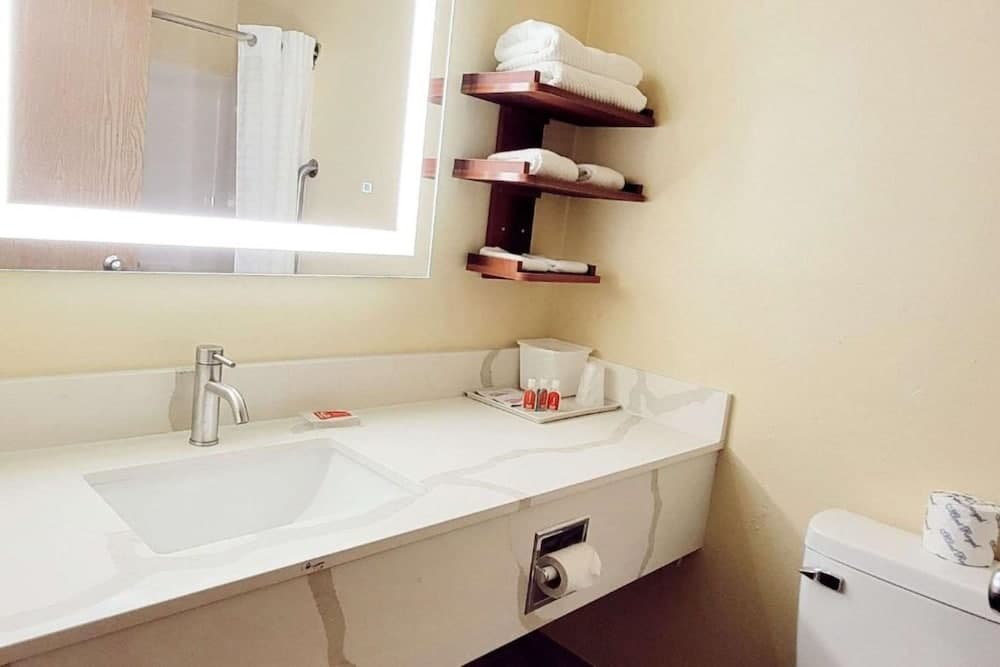 Econo Lodge Fargo - West Acres property views in Fargo, ND — gallery photo 3