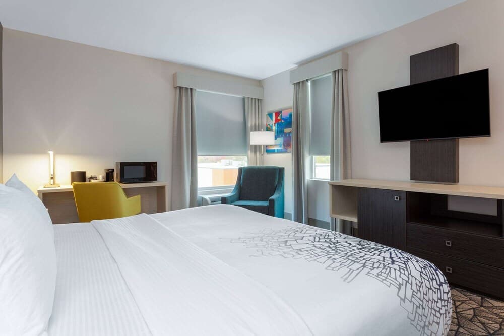 La Quinta Inn & Suites by Wyndham Shorewood gallery photo in Joliet, IL — image 13