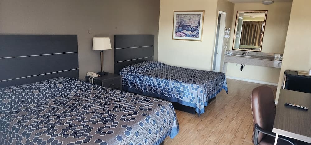 Mayfair Inn Ontario Airport property views in Ontario, CA — gallery photo 3