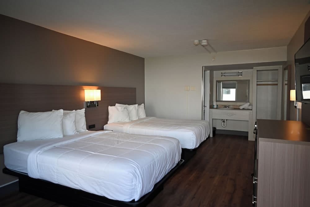 Whaler Inn and Suites interior in New Bedford, MA — gallery photo 2