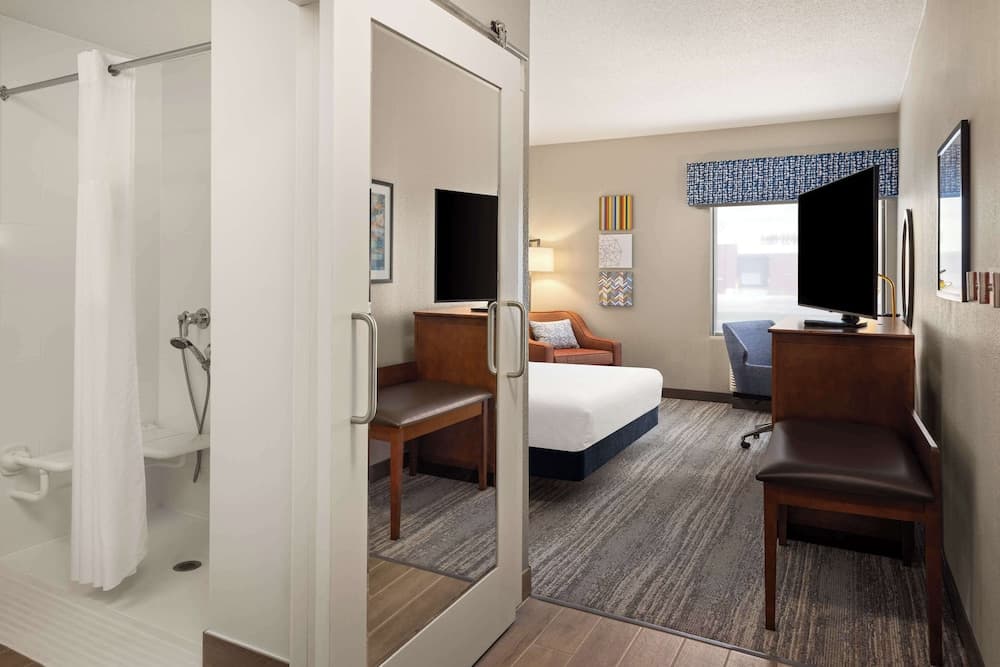 Hampton Inn Minneapolis NW Maple Grove property views in Maple Grove, MN — gallery photo 3