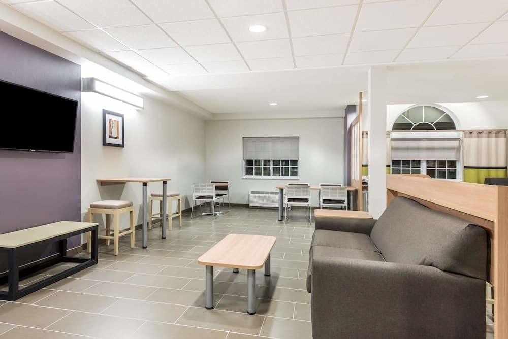Microtel Inn & Suites By Wyndham Beaver Falls property views in Beaver Falls, PA — gallery photo 3