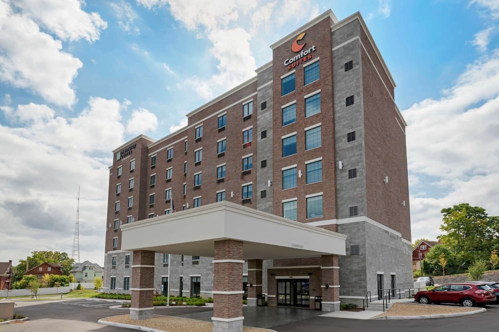 Comfort Suites Cincinnati University - Downtown featured exterior or lobby in Cincinnati, OH — similar hotel