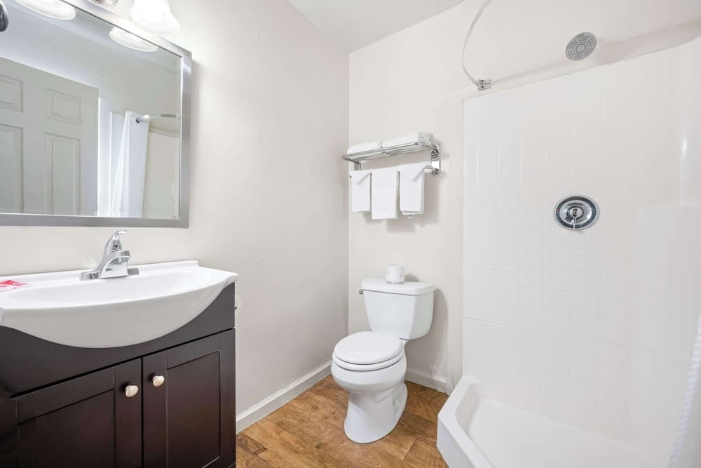 Econo Lodge Inn & Suites Heavenly Village Area interior in South Lake Tahoe, CA — gallery photo 2