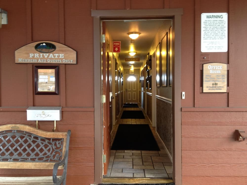 Beachcomber Inn interior in South Lake Tahoe, CA — gallery photo 2